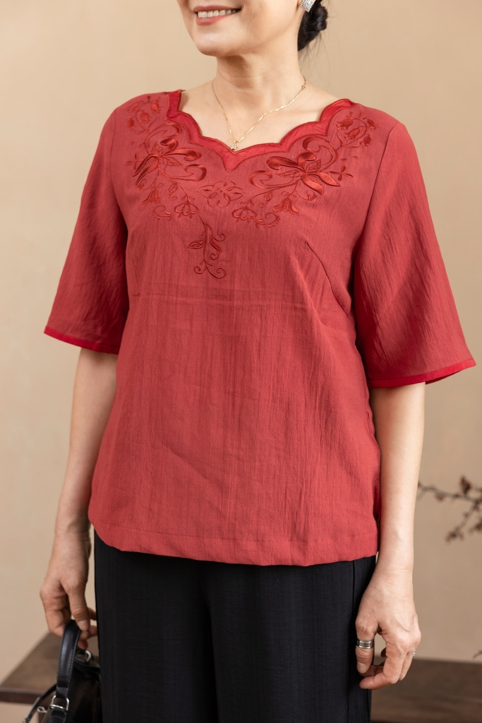 M Collection | Áo Kiểu Trung Niên Tặng Mẹ Cổ V Thêu Tiệp Đối Xứng Chất Liệu Tơ Cát - A12328LW01