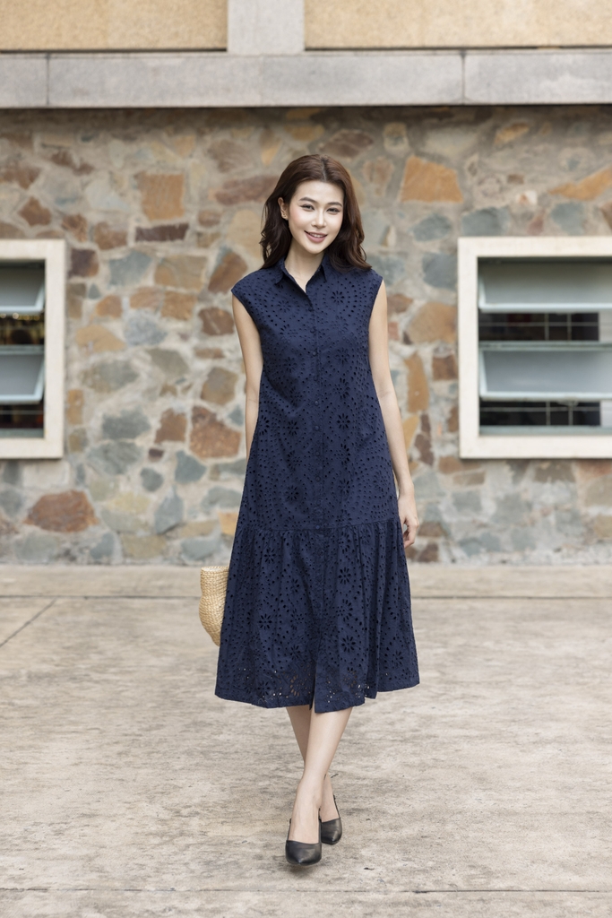 SWANLAKE | Váy Đầm Nữ Maxi Sơ Mi Suông Sát Nách Đuôi Cá Cotton Thêu Hoa Đục Lỗ Cài Nút Có Túi D12905LW01