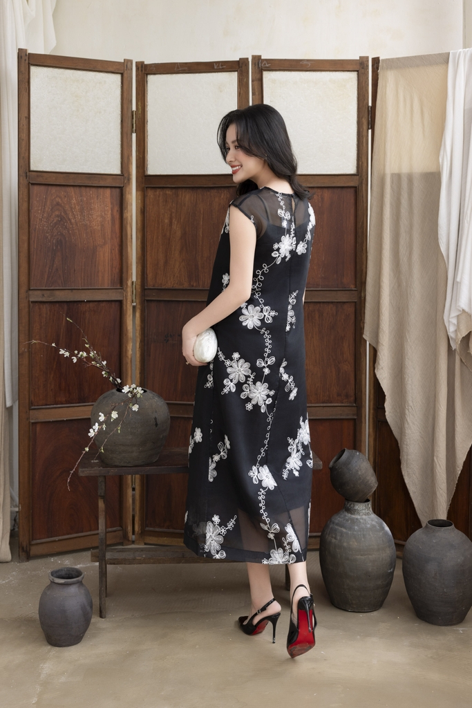 SWANLAKE | Váy Đầm Nữ Suông Maxi Xòe Sát Nách Vải Tơ Thêu Hoa Tiệc Công Sở Thanh Lịch D13283LW01