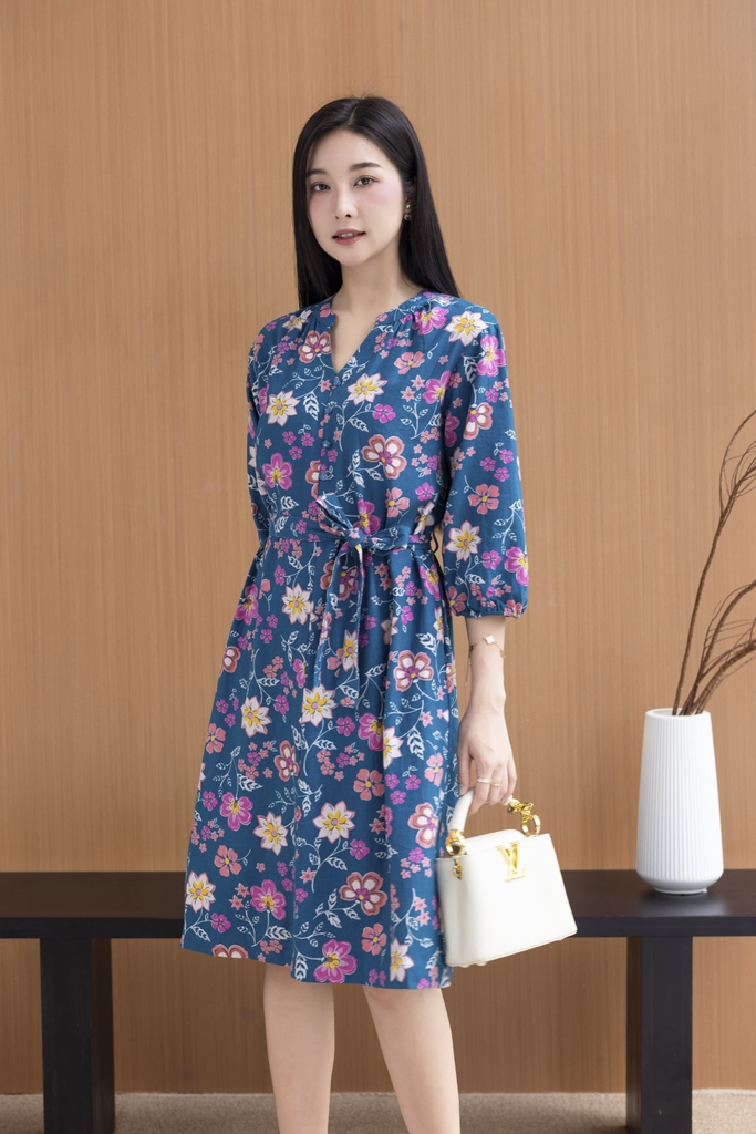SWANLAKE | Váy Đầm Nữ Suông Dây Thắt Eo Cổ Trụ Đính Nút Vải Linen In Hoa Hè Tay Bí Lỡ Có Túi D12671LW02