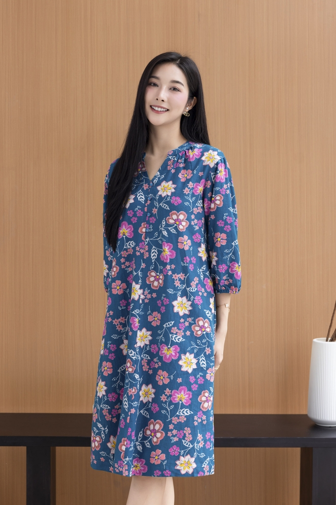 SWANLAKE | Váy Đầm Nữ Suông Dây Thắt Eo Cổ Trụ Đính Nút Vải Linen In Hoa Hè Tay Bí Lỡ Có Túi D12671LW02