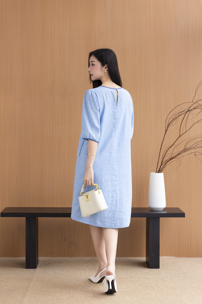 SWANLAKE | Váy Đầm Nữ Suông Cổ Tròn Vải Linen Thêu Hoa Viền Thun Tay Bí Lỡ Có Túi Công Sở D12575LW01