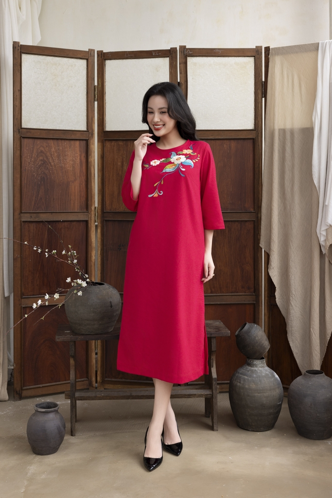 SWANLAKE | Váy Đầm Nữ Suông Vải Linen Thêu Hoa Cổ Tròn Tay Lỡ Có Túi Công Sở Thanh Lịch D13239LW01