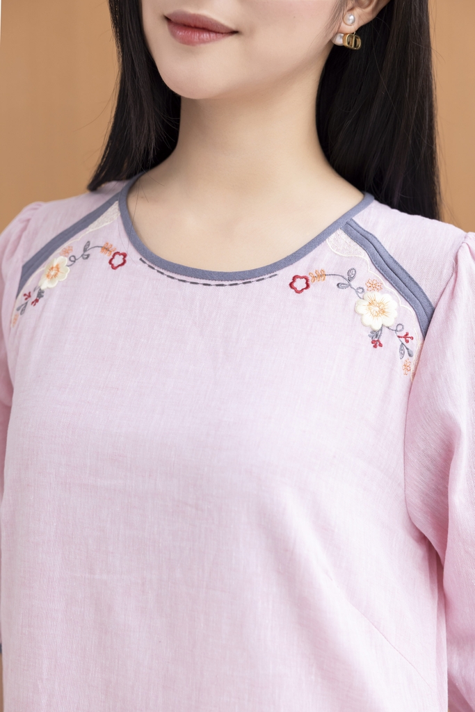 SWANLAKE | Váy Đầm Nữ Suông Cổ Tròn Vải Linen Thêu Hoa Viền Thun Tay Bí Lỡ Có Túi Công Sở D12575LW01