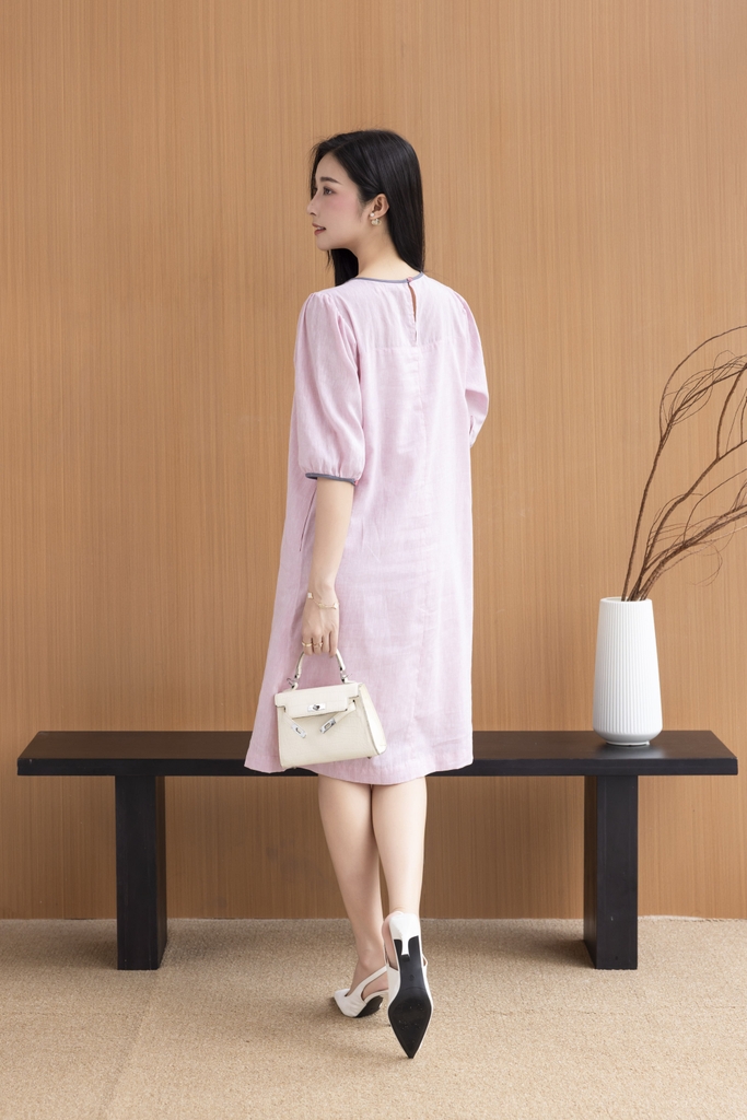 SWANLAKE | Váy Đầm Nữ Suông Cổ Tròn Vải Linen Thêu Hoa Viền Thun Tay Bí Lỡ Có Túi Công Sở D12575LW01