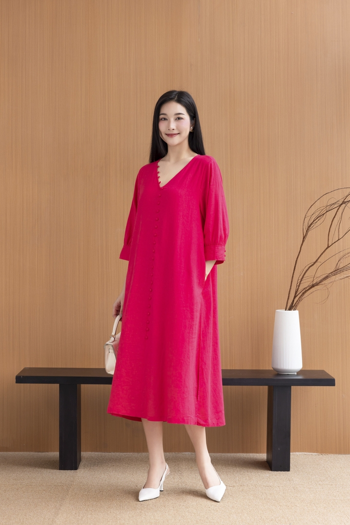 Váy Đầm Nữ Midi Suông Trơn Xẻ Tà Linen Cổ Tim Tay Nẹp Lỡ Có Túi Đính Nút Công Sở D11248LW03