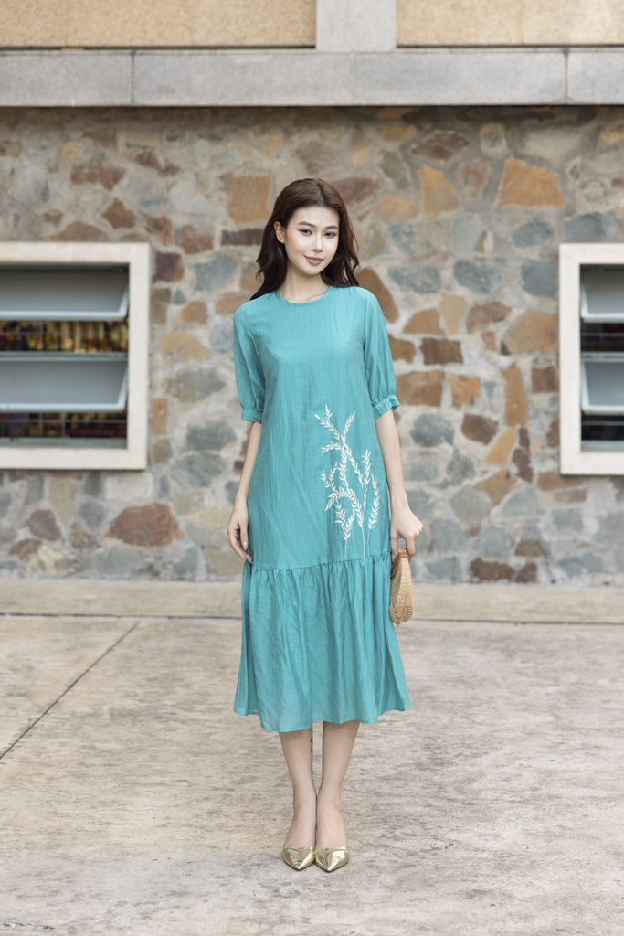 SWANLAKE | Váy Đầm Nữ Suông Hai Lớp Cổ Tròn Tay Lỡ Chất Tơ Hàn Thêu Hoa Du Lịch Dạo Phố D13548LW01