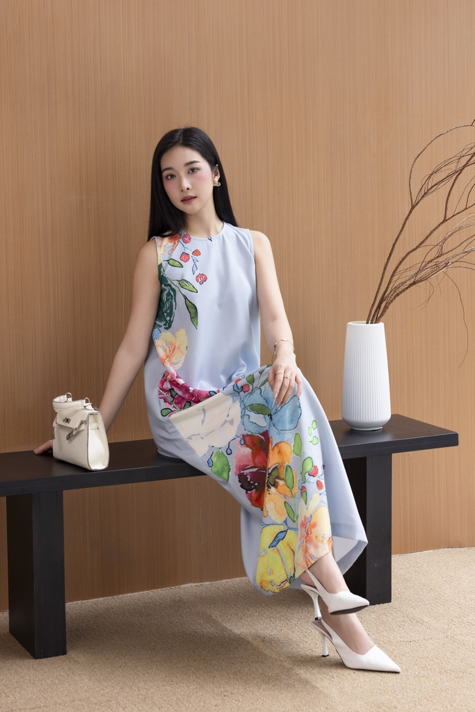 Đầm Sát Nách Hoa Chất Liệu Lụa Dày Swanlake - D12095LW01