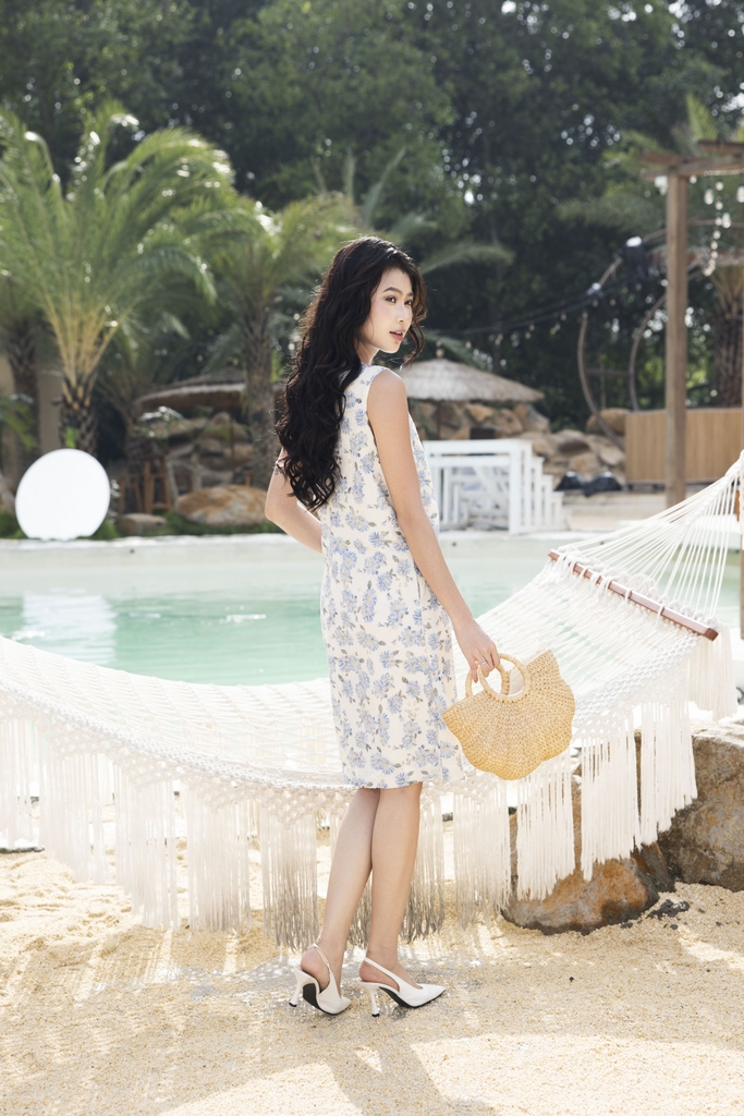 SWANLAKE | Váy Đầm Nữ Suông Sát Nách Cổ Tròn Có Túi In Hoa Hè Vải Cotton Thêu Du Lịch Biển D12876LW01