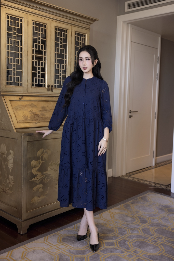 SWANLAKE | Váy Đầm Nữ Maxi Đuôi Cá Babydoll Cotton Thêu Đục Lỗ Trơn Cổ Trụ Cài Nút Tay Dài Hè D12394