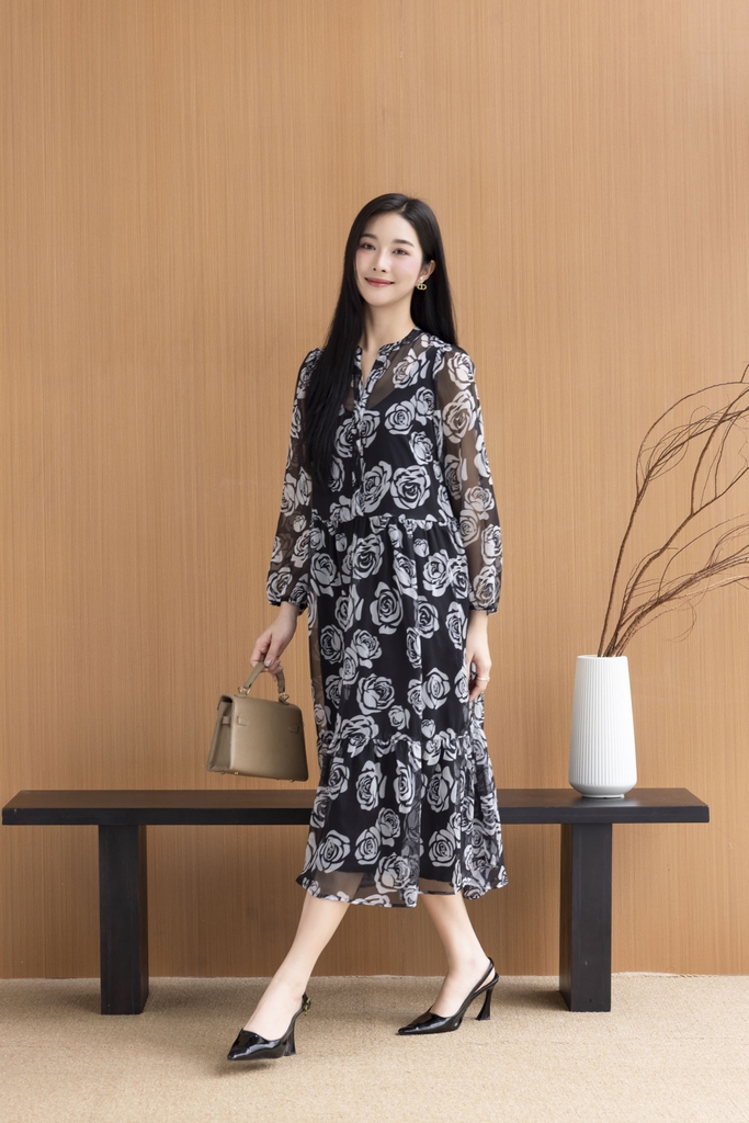 SWANLAKE | Váy Đầm Nữ Maxi Suông Xòe 2 Lớp Cổ Trụ Cài Nút Tay Dài Vải Tơ In Bông Hè Đi Biển D12073LW05