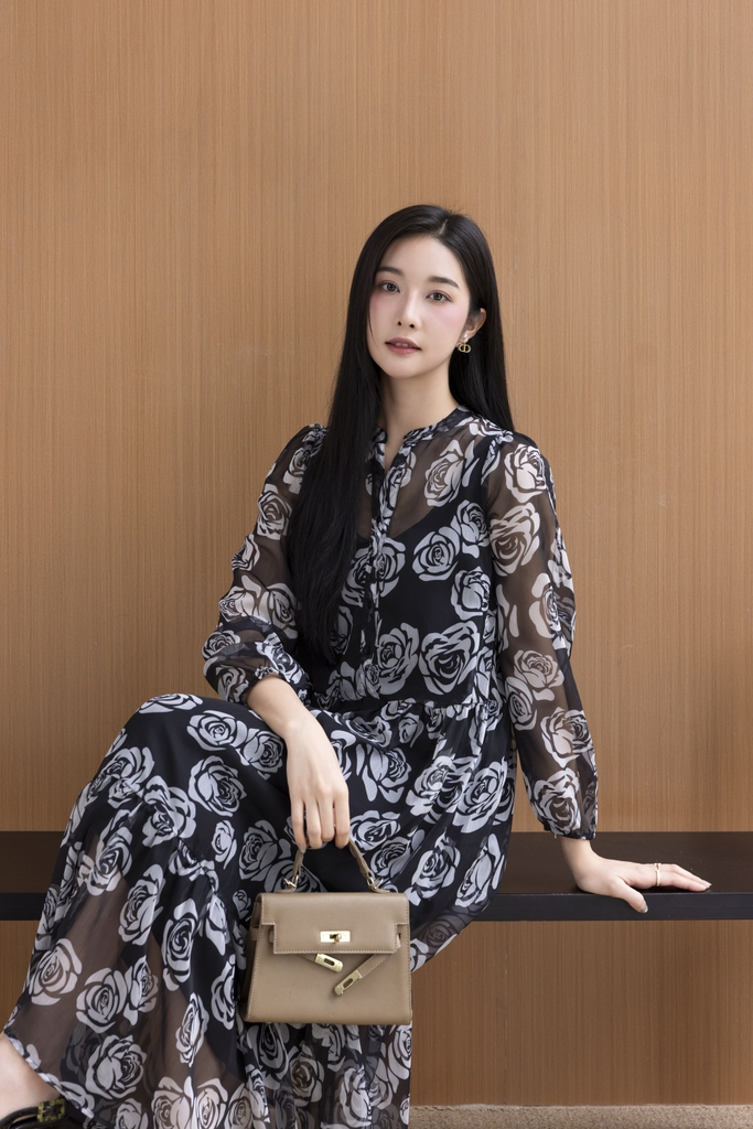 SWANLAKE | Váy Đầm Nữ Maxi Suông Xòe 2 Lớp Cổ Trụ Cài Nút Tay Dài Vải Tơ In Bông Hè Đi Biển D12073LW05