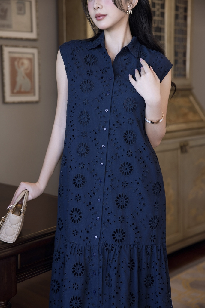 SWANLAKE | Váy Đầm Nữ Maxi Sơ Mi Suông Sát Nách Đuôi Cá Cotton Thêu Hoa Đục Lỗ Cài Nút Có Túi D12905LW01