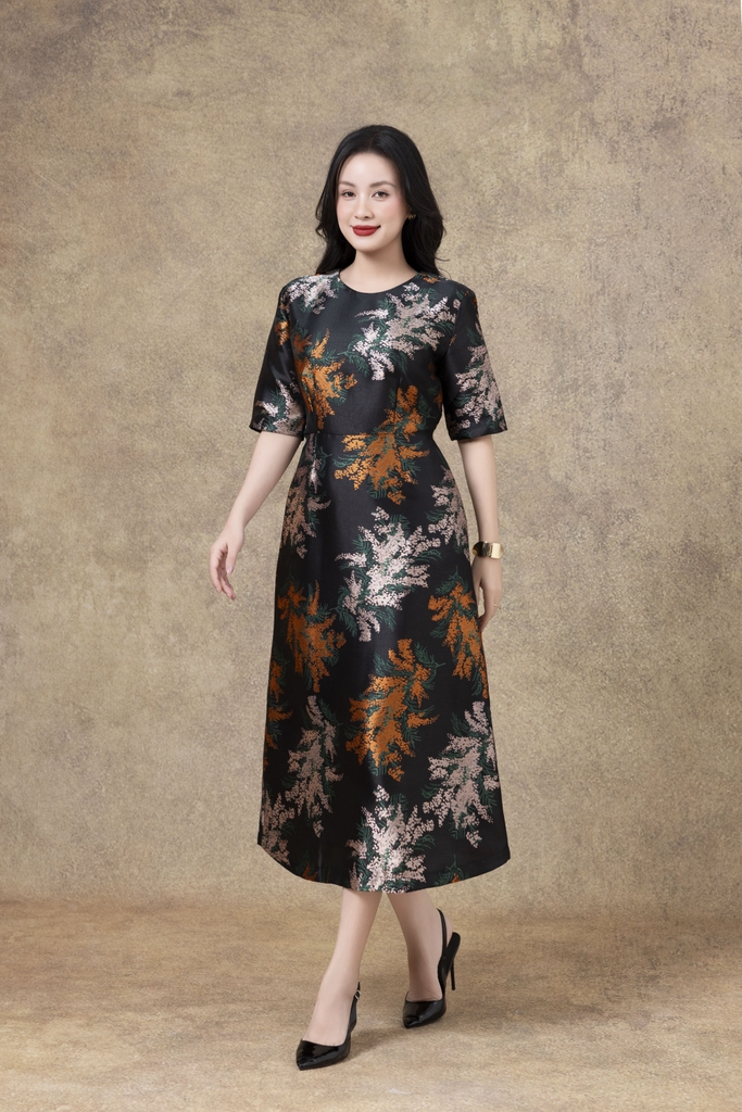 SWANLAKE | Váy Đầm Nữ Maxi Suông Cổ Tròn Vải Gấm Bông Chiết Eo Tay Lỡ Sang Trọng Đi Tiệc D13279LW01