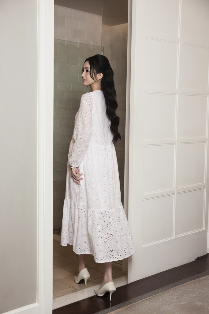 SWANLAKE | Váy Đầm Nữ Maxi Đuôi Cá Babydoll Cotton Thêu Đục Lỗ Trơn Cổ Trụ Cài Nút Tay Dài Hè D12394