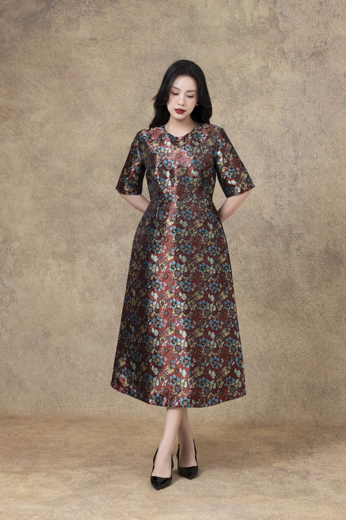 SWANLAKE | Váy Đầm Nữ Maxi Suông Cổ Tròn Vải Gấm Bông Chiết Eo Tay Lỡ Sang Trọng Đi Tiệc D13279LW01