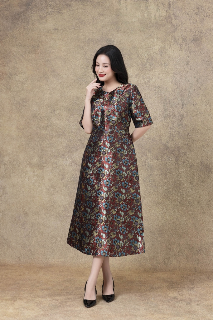 SWANLAKE | Váy Đầm Nữ Maxi Suông Cổ Tròn Vải Gấm Bông Chiết Eo Tay Lỡ Sang Trọng Đi Tiệc D13279LW01