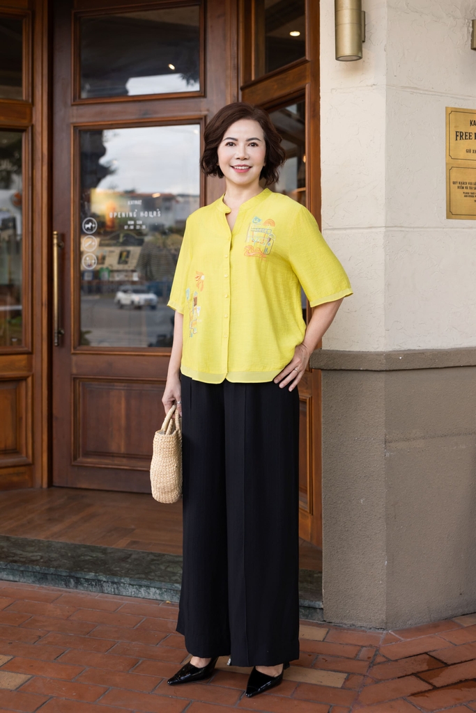 M-Collection - Áo Sơ Mi Cổ Trụ Tay Ngắn Thêu Đối Xứng Chất Liệu Vải Lụa Hàn - A12096LW01