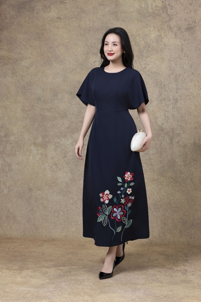 SWANLAKE | Váy Đầm Nữ Cổ Tròn Vải Lụa Dày Thêu Hoa Nhấn Eo Tay Cánh Dơi Sang Trọng Đi Tiệc D13250LW01