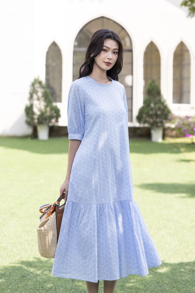 SWANLAKE | Váy Đầm Nữ Maxi Suông Đuôi Cá Vải Cotton Thêu Đục Lỗ 2 Lớp Có Túi Du Lịch Đi Biển D11522