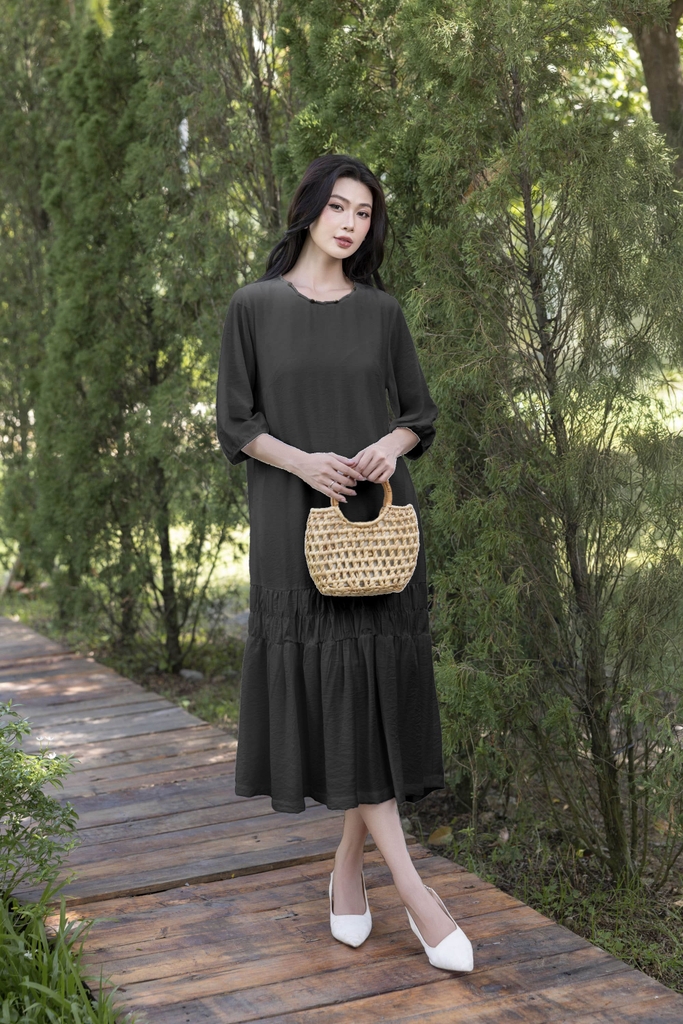 Swanlake | Đầm Suông Dài Đuôi Cá Đũi Nhật Cổ Có Hoạ Tiết Nút Gỗ D12511LW01