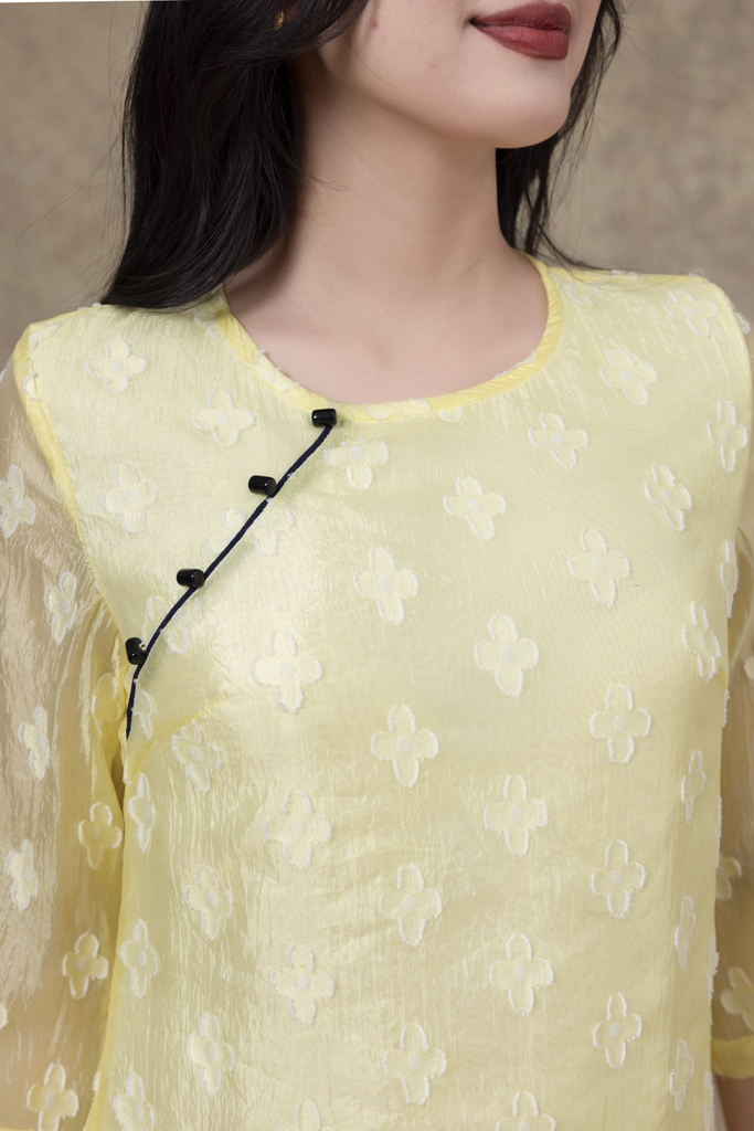 SWANLAKE | Váy Đầm Nữ Midi Cổ Tròn Tay Lỡ Vải Tơ Ép Hai Lớp Thêu Hoa Đính Nút Công Sở Tiệc D13237LW01