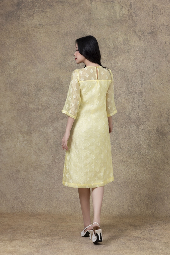 SWANLAKE | Váy Đầm Nữ Midi Cổ Tròn Tay Lỡ Vải Tơ Ép Hai Lớp Thêu Hoa Đính Nút Công Sở Tiệc D13237LW01