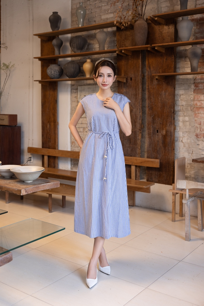 Váy Đầm Nữ Suông Vải Cotton Sọc Cổ Tròn Tay Hến Dây Thắt Eo D13641LW01