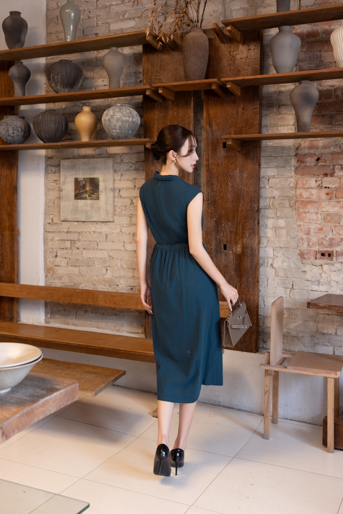 SWANLAKE | Váy Đầm Nữ Midi Sát Nách Cổ Sơ Mi Dây Thắt Eo Vải Linen Cao Cấp Thanh Lịch D13472LW01