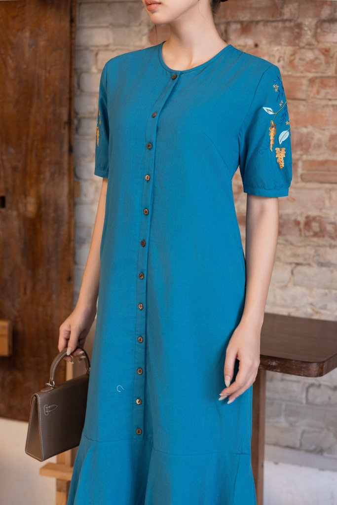 SWANLAKE | Váy Đầm Nữ Suông Đuôi Cá Vải Linen Cổ Tròn Cài Nút Tay Ngắn Thêu Hoa Công Sở D13569LW01