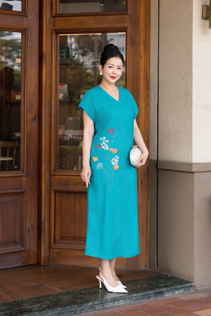 SWANLAKE | Váy Đầm Nữ Maxi Suông Tay Hến Cổ Chữ V Vải Linen Thêu Hoa Công Sở Dạo Phố Hè D13729LW01