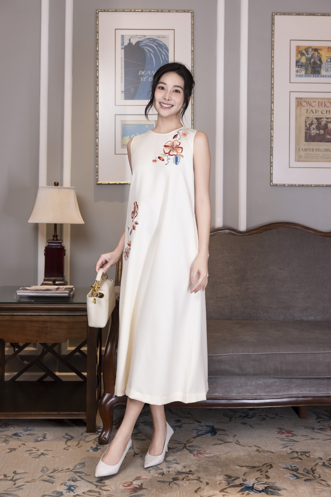 SWANLAKE | Váy Đầm Nữ Maxi Suông Sát Nách Có Túi In Hoa Hè Vải Lụa Dày Co Giãn Du Lịch Biển D12755LW01