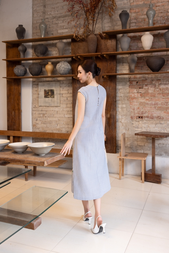 SWANLAKE | Váy Đầm Nữ Suông Sát Nách Vải Cotton Sọc Thêu Hoa Cổ Tròn Dạo Phố Du Lịch Hè D13550LW01
