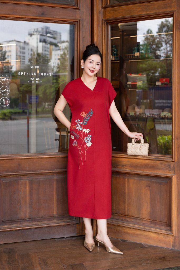 SWANLAKE | Váy Đầm Nữ Maxi Suông Tay Hến Cổ Chữ V Vải Linen Thêu Hoa Công Sở Dạo Phố Hè D13729LW01