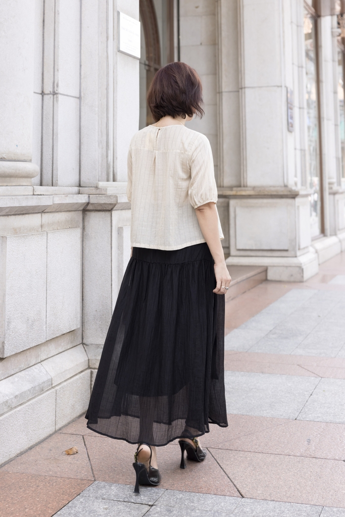 M COLLECTION | Áo Kiểu Nữ Trung Niên Tặng Mẹ, Bà Cổ Tròn Tay Bo Bí Lỡ Vải Linen Đính Hoa 3D A11984LW01