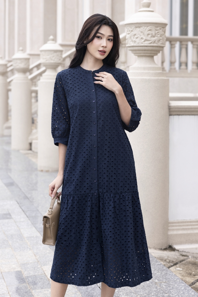 SWANLAKE | Váy Đầm Nữ Maxi Suông Đuôi Cá Cài Nút Linen Thêu Đục Lỗ Tay Bí Lỡ Du Lịch Biển Hè D12761LW01