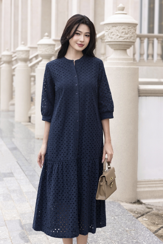 SWANLAKE | Váy Đầm Nữ Maxi Suông Đuôi Cá Cài Nút Linen Thêu Đục Lỗ Tay Bí Lỡ Du Lịch Biển Hè D12761LW01