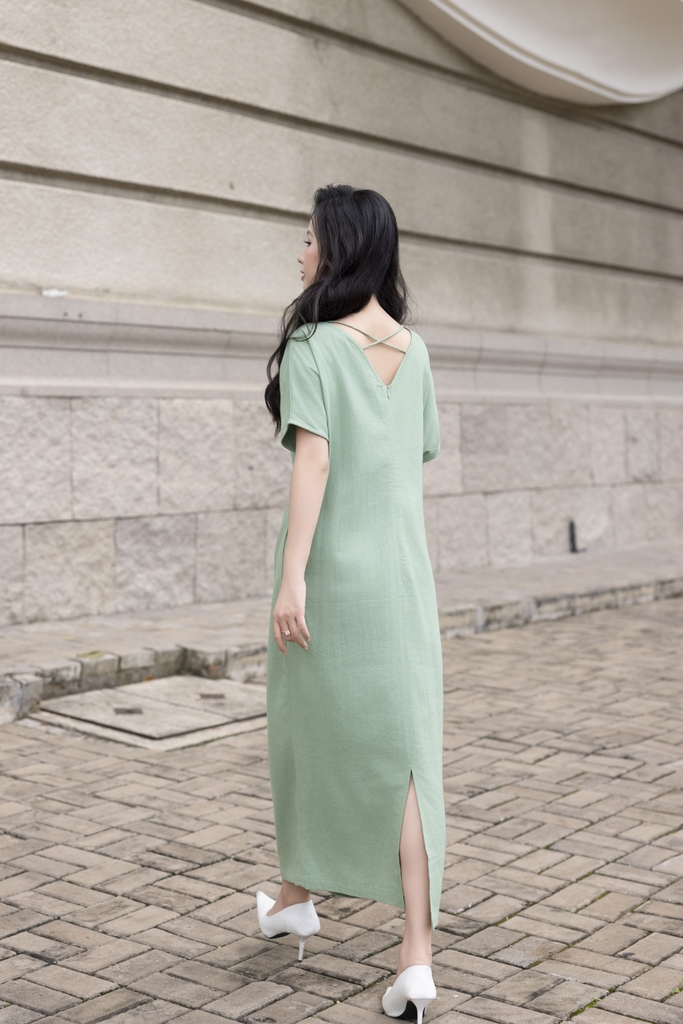 SWANLAKE | Váy Đầm Nữ Maxi Suông Xẻ Tà Linen Thêu Hoa Thổ Cẩm Cổ Thuyền Khoét Lưng Công Sở D12826LW01