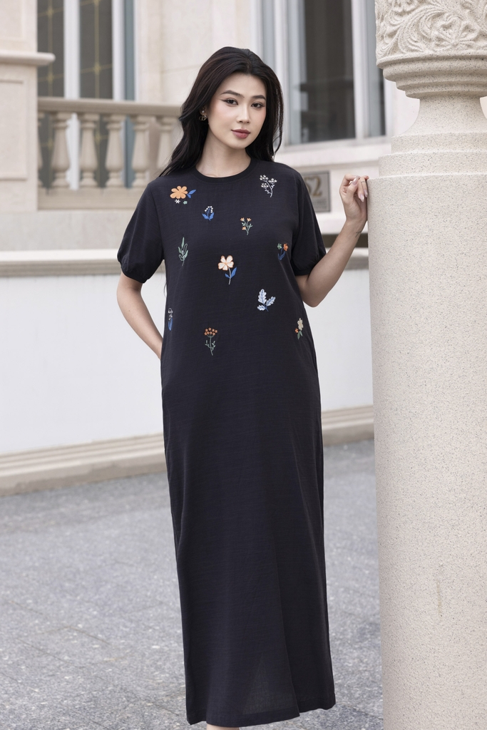 SWANLAKE | Váy Đầm Nữ Midi Suông Linen Thêu Hoa Tay Cổ Tròn Viền Thun Có Túi Xẻ Tà Công Sở Hè D12694LW01