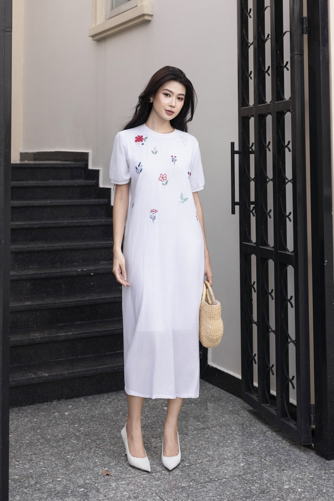 SWANLAKE | Váy Đầm Nữ Midi Suông Linen Thêu Hoa Tay Cổ Tròn Viền Thun Có Túi Xẻ Tà Công Sở Hè D12694LW01