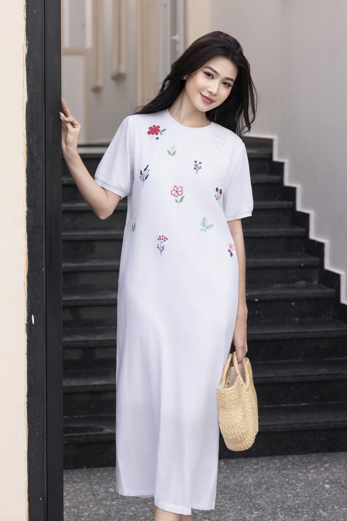 SWANLAKE | Váy Đầm Nữ Midi Suông Linen Thêu Hoa Tay Cổ Tròn Viền Thun Có Túi Xẻ Tà Công Sở Hè D12694LW01