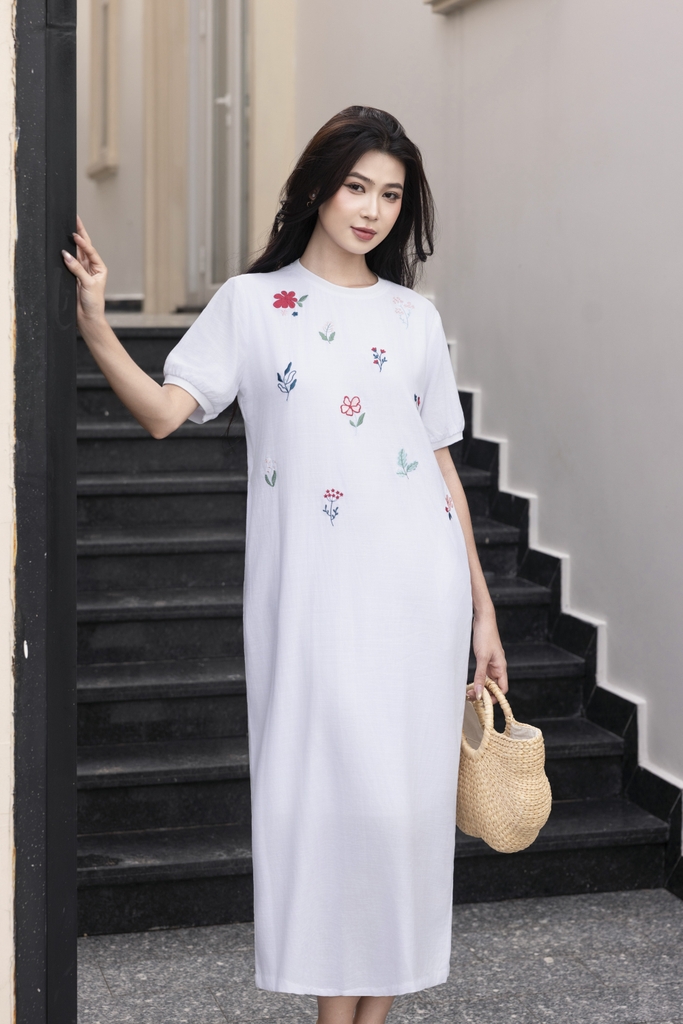 SWANLAKE | Váy Đầm Nữ Midi Suông Linen Thêu Hoa Tay Cổ Tròn Viền Thun Có Túi Xẻ Tà Công Sở Hè D12694LW01
