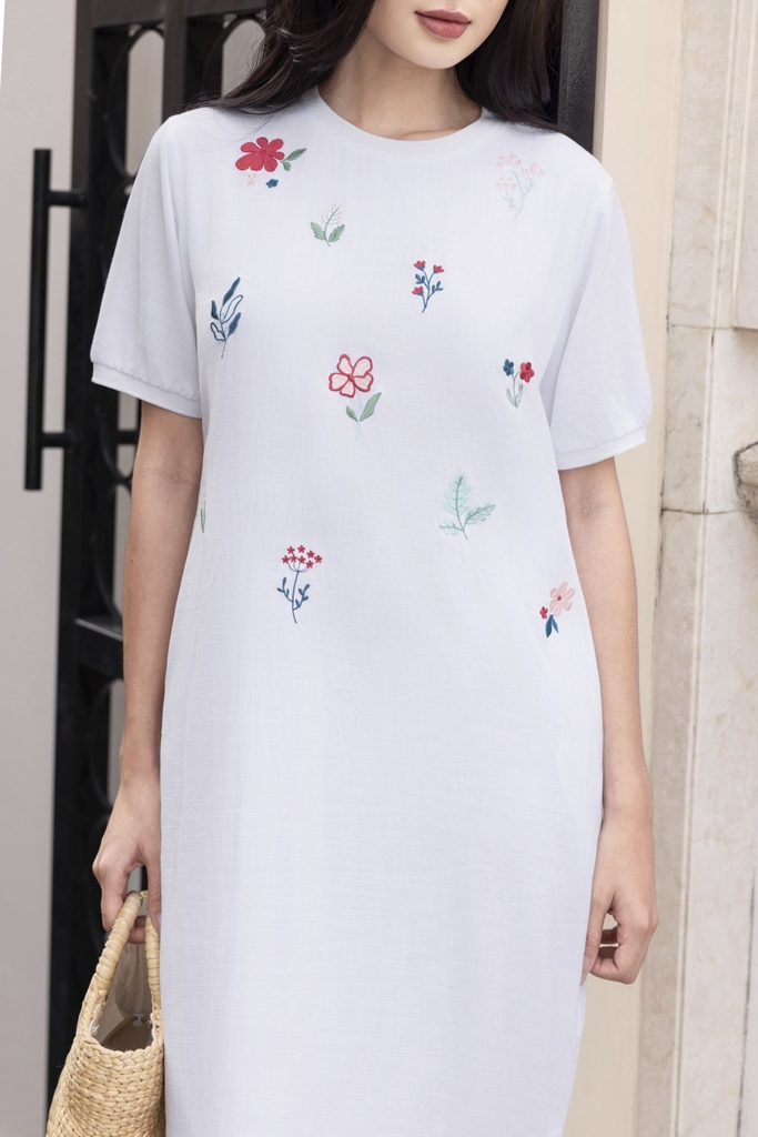 SWANLAKE | Váy Đầm Nữ Midi Suông Linen Thêu Hoa Tay Cổ Tròn Viền Thun Có Túi Xẻ Tà Công Sở Hè D12694LW01
