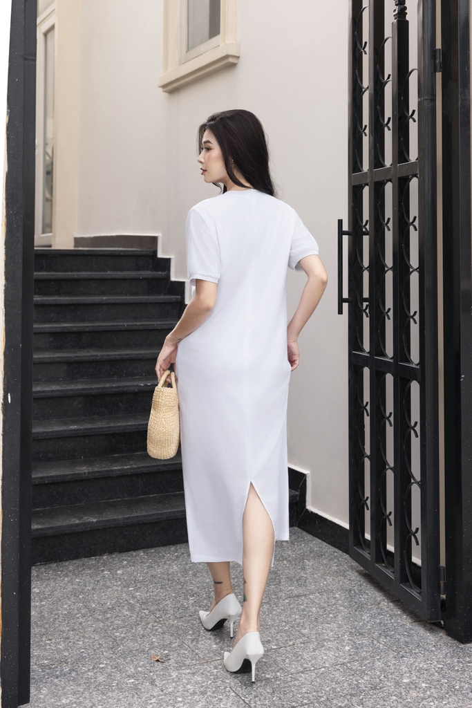 SWANLAKE | Váy Đầm Nữ Midi Suông Linen Thêu Hoa Tay Cổ Tròn Viền Thun Có Túi Xẻ Tà Công Sở Hè D12694LW01