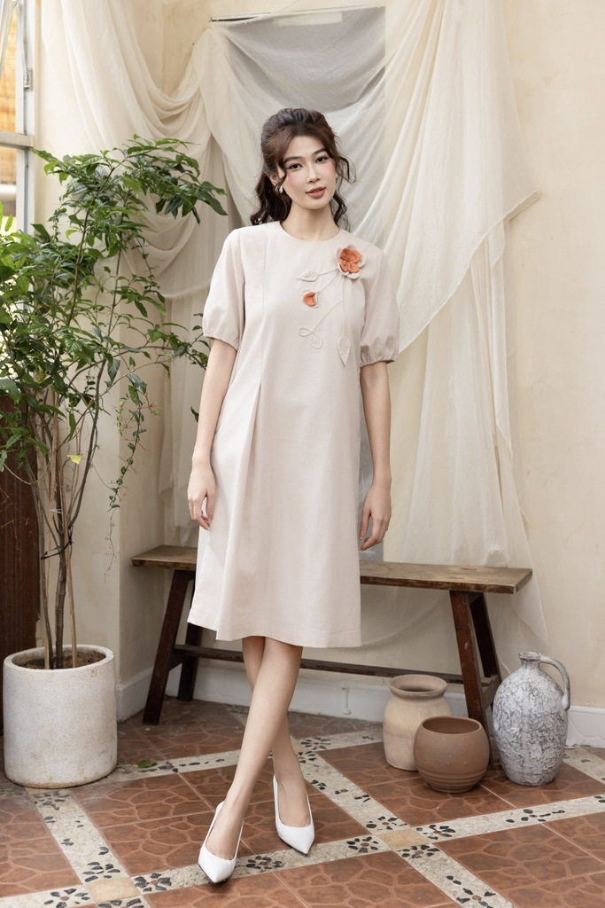 Swanlake | Váy Đầm Phom Suông Dài Qua Gối Linen Đính Hoa 3D - D12426LW01