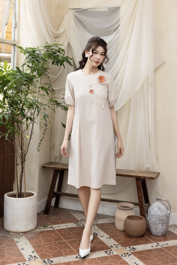 Swanlake | Váy Đầm Phom Suông Dài Qua Gối Linen Đính Hoa 3D - D12426LW01