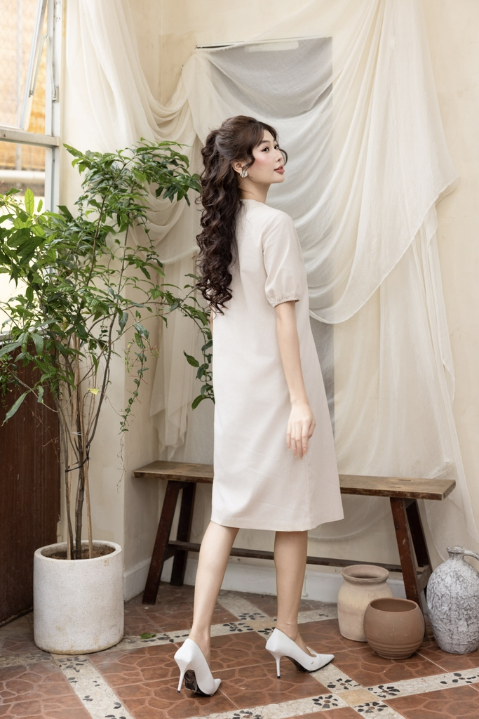 Swanlake | Váy Đầm Phom Suông Dài Qua Gối Linen Đính Hoa 3D - D12426LW01