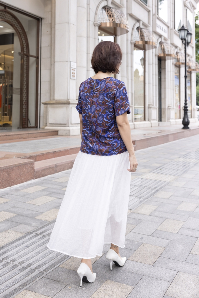M COLLECTION | Áo Kiểu Nữ Trung Niên Tặng Mẹ, Bà Tay Ngắn Lụa Mango In Hoa Phối Lai Ren Thêu A12729LW01