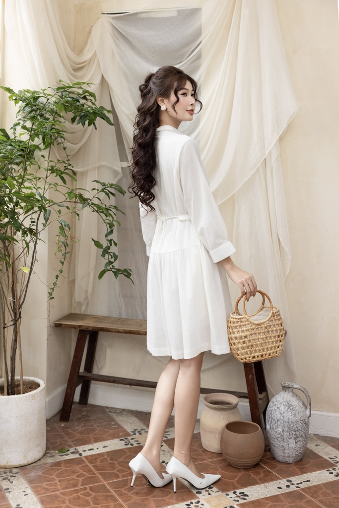 Swanlake | Đầm Cổ Trụ Cài Nút Thắt Dây Thêu Thổ Cẩm Ở Eo - D12225LW01