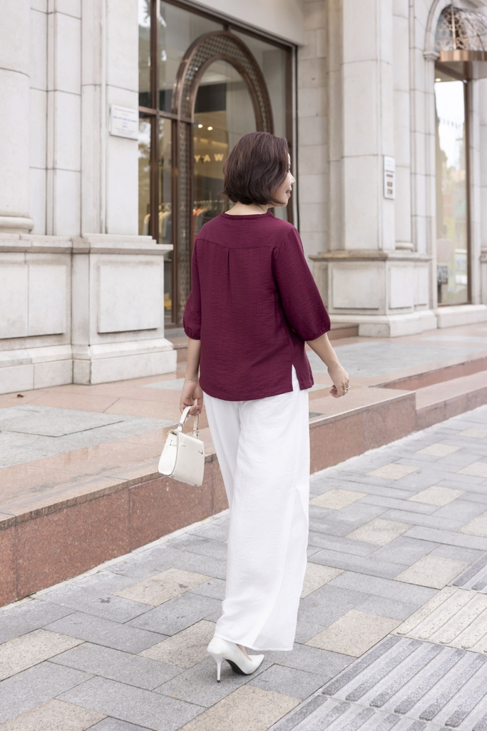 M COLLECTION | Áo Kiểu Nữ Trung Niên Tặng Mẹ Lụa Hàn Thêu Hoa Ren Cài Nút Tay Bo Chun Bí Lỡ A12701LW01